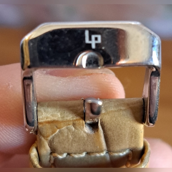 Vintage Lucien Piccard 26495MUS Mother Of Pearl & Silver Casual Wrist Watch - Picture 8 of 8